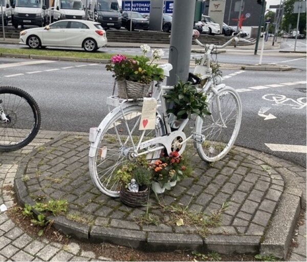 Ghostbike2